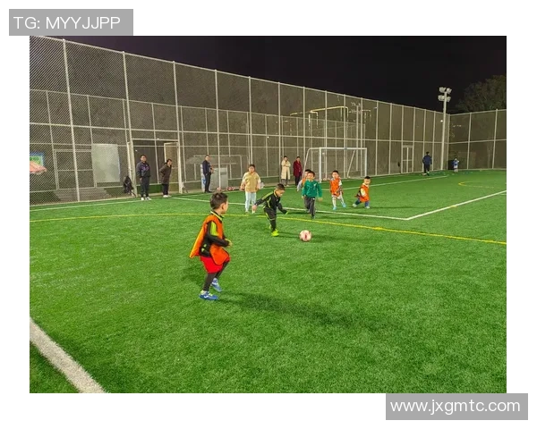 草地足球明星风采展示精彩瞬间尽在此处让我们一同领略他们的魅力与激情 草地足球明星风采展示精彩瞬间尽在此处让我们一同领略他们的魅力与激情