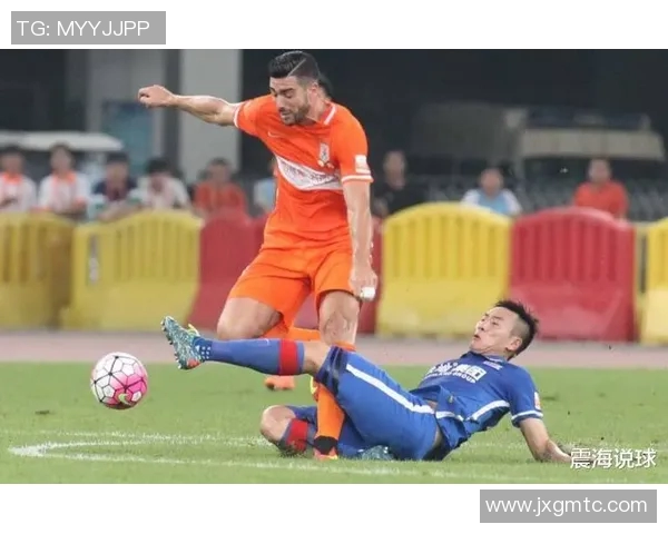 足球明星意外遭遇重击伤及要害引发球迷热议与担忧